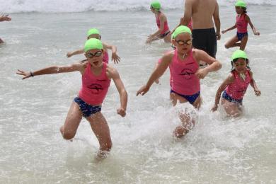  Surf sport events, such as wading, are designed to hone rescue skills from an early age.