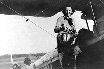 Lores Bonney with her de Havilland DH60 Gipsy Moth, 'My Little Ship'.