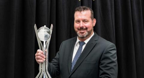 Brown and Hurley Darra dealer principal holds the DAF Dealer of the Year Award for 2020.